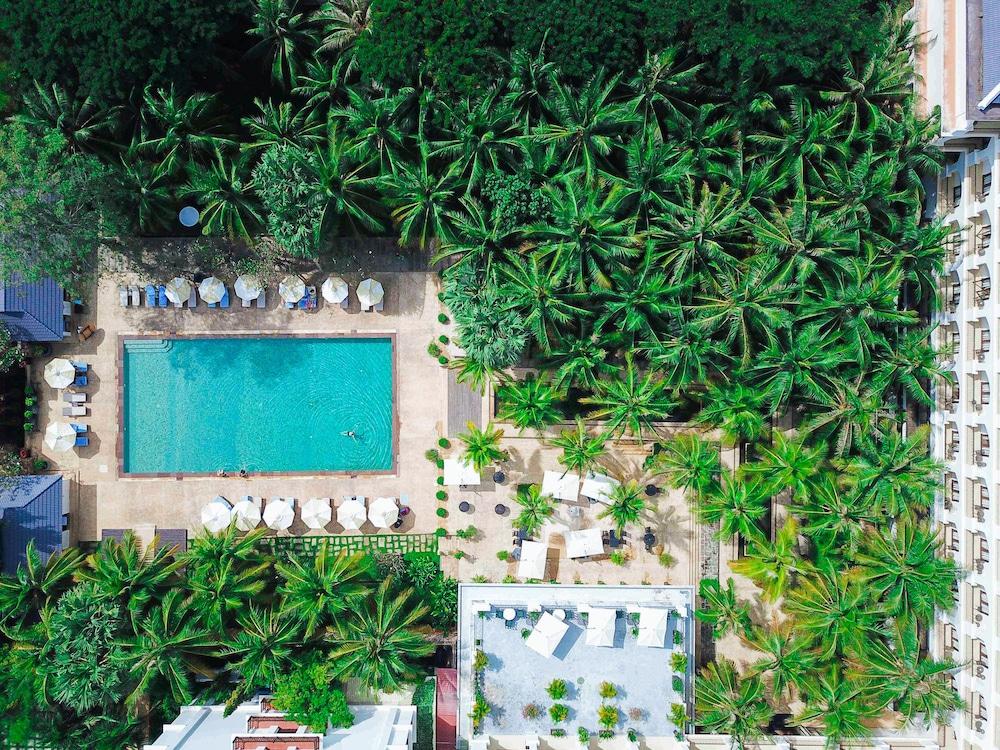 The Privilege Floor By Lotus Blanc Siem Reap Exterior photo