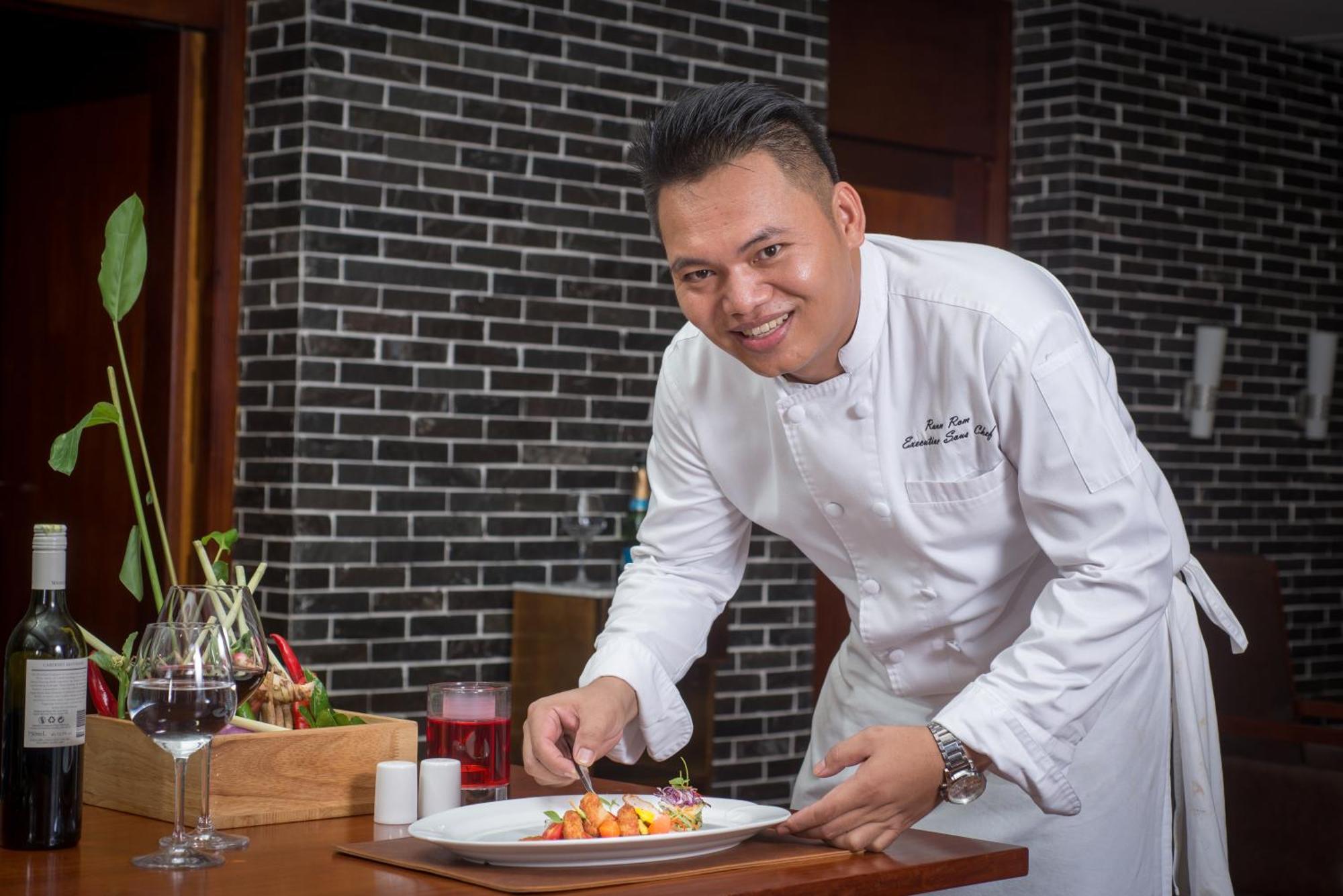 The Privilege Floor By Lotus Blanc Siem Reap Exterior photo